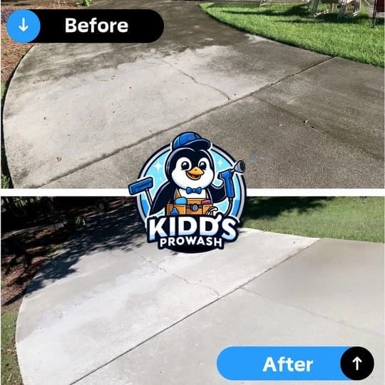 Driveway washing in Forsyth, GA displaying a clean driveway free from grime, oil stains, and dirt.